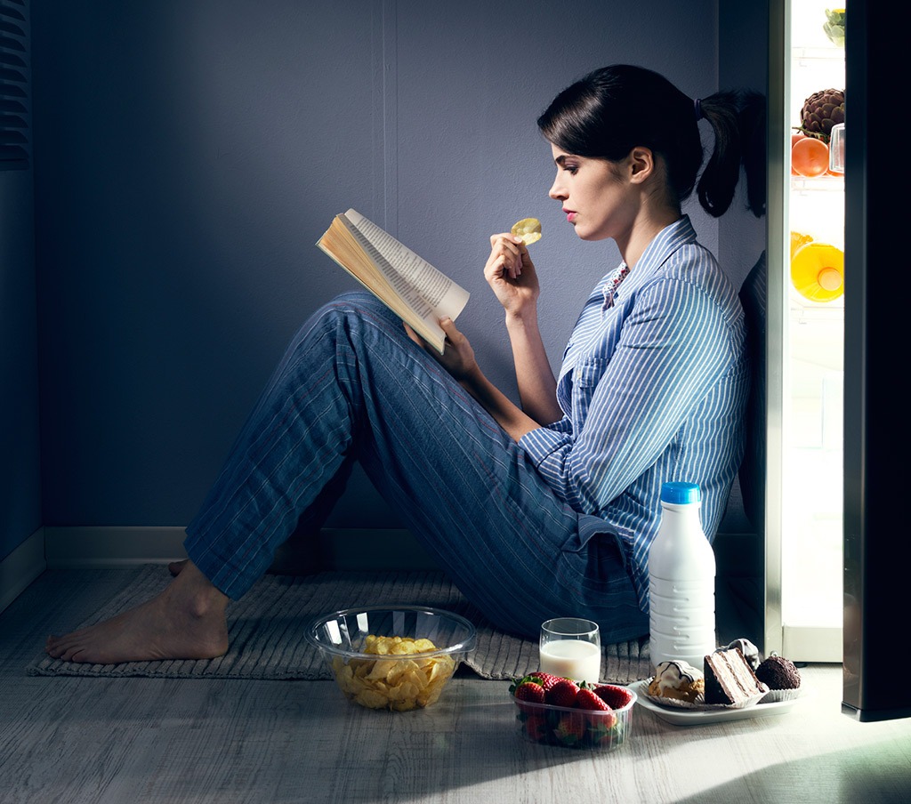 3 Reasons Why Eating Late At Night Is Bad For You Trainer